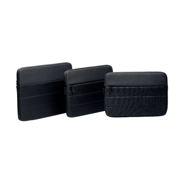 Trois sacoche en cuir noir pour ordinateur portable, avec fermeture à glissière, disposées côte à côte.