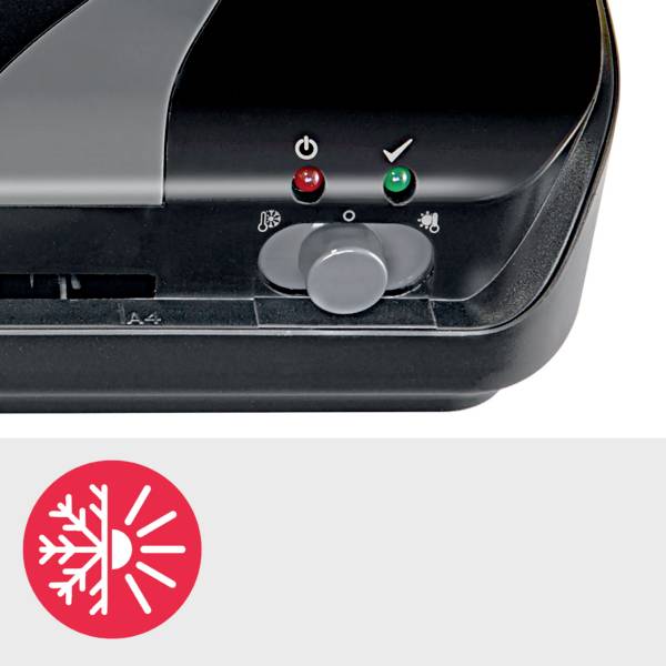 Gros plan d'un appareil de plastification noir avec deux diodes électroluminescentes, un bouton marche/arrêt et un régulateur. En bas, un symbole représentant un flocon de neige et un soleil.