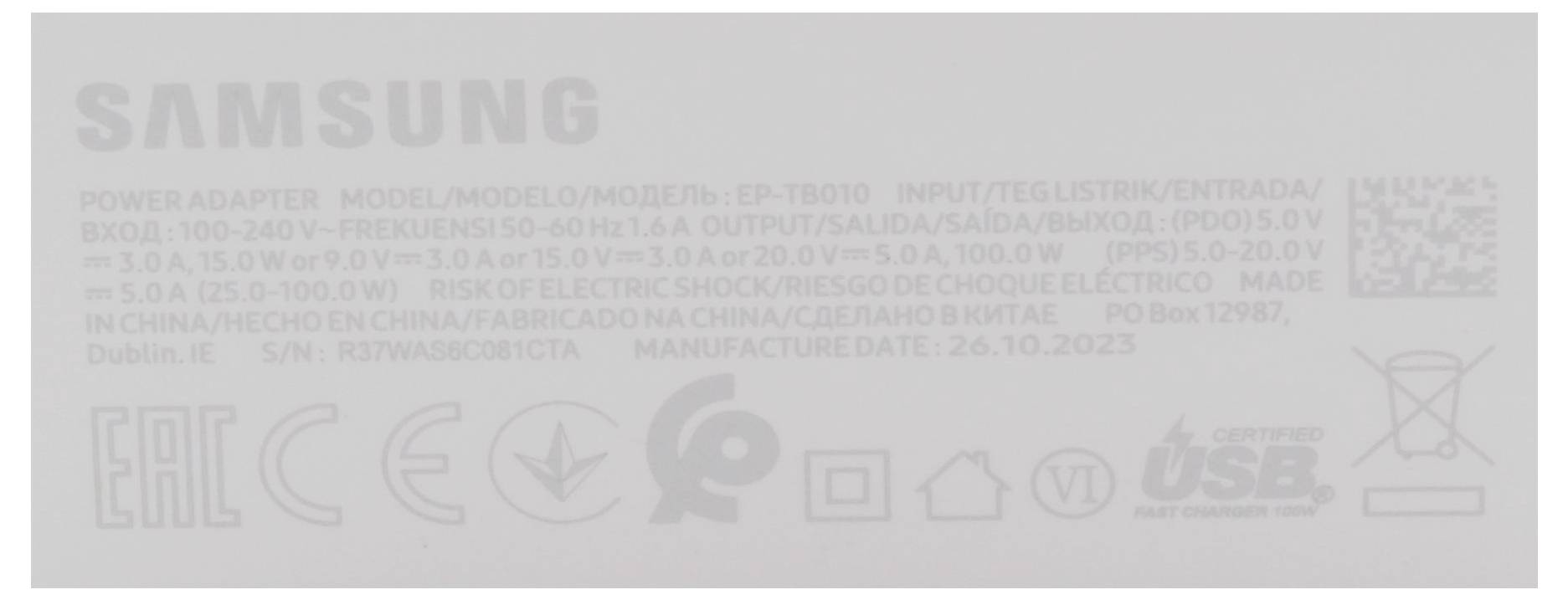 Autocollant d'alimentation 'Samsung', modèle EP-TA800. Entrée 100-240V, Sortie 5,0V/3,0A ou 9,0V/2,77A. Fabriqué au Vietnam.