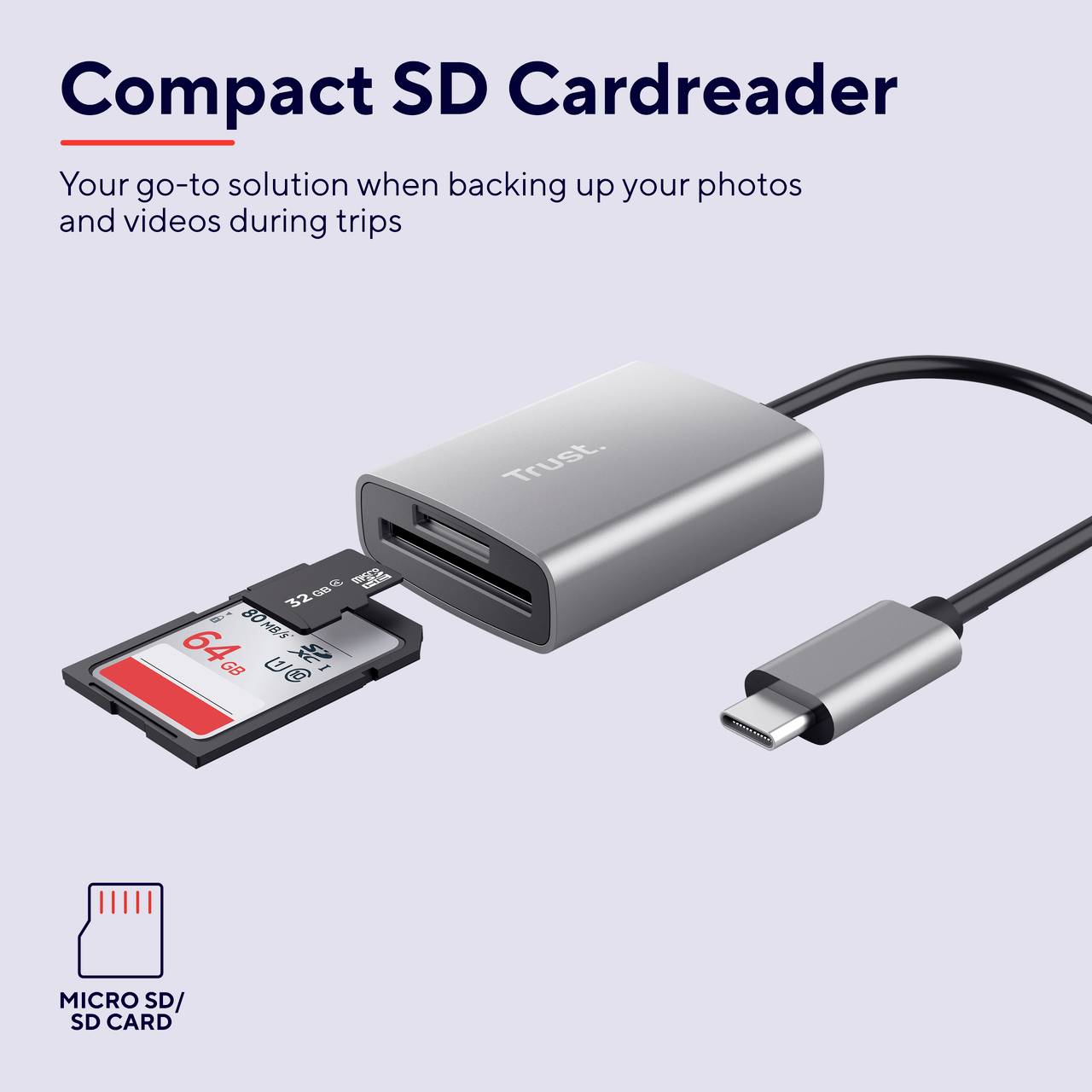 Lecteur de carte SD compact avec port USB-C, adapté pour sauvegarder des photos et des vidéos. Montre une carte mémoire de 64 Go insérée.