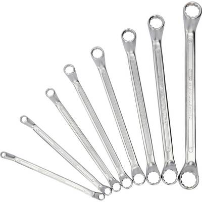 Une série de huit clés annulaires en argent de différentes tailles, disposées uniformément du plus petit au plus grand, sur un fond blanc.