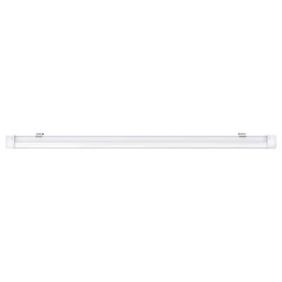 Un luminaire de plafond long, blanc, à LED, avec des clips métalliques de fixation.