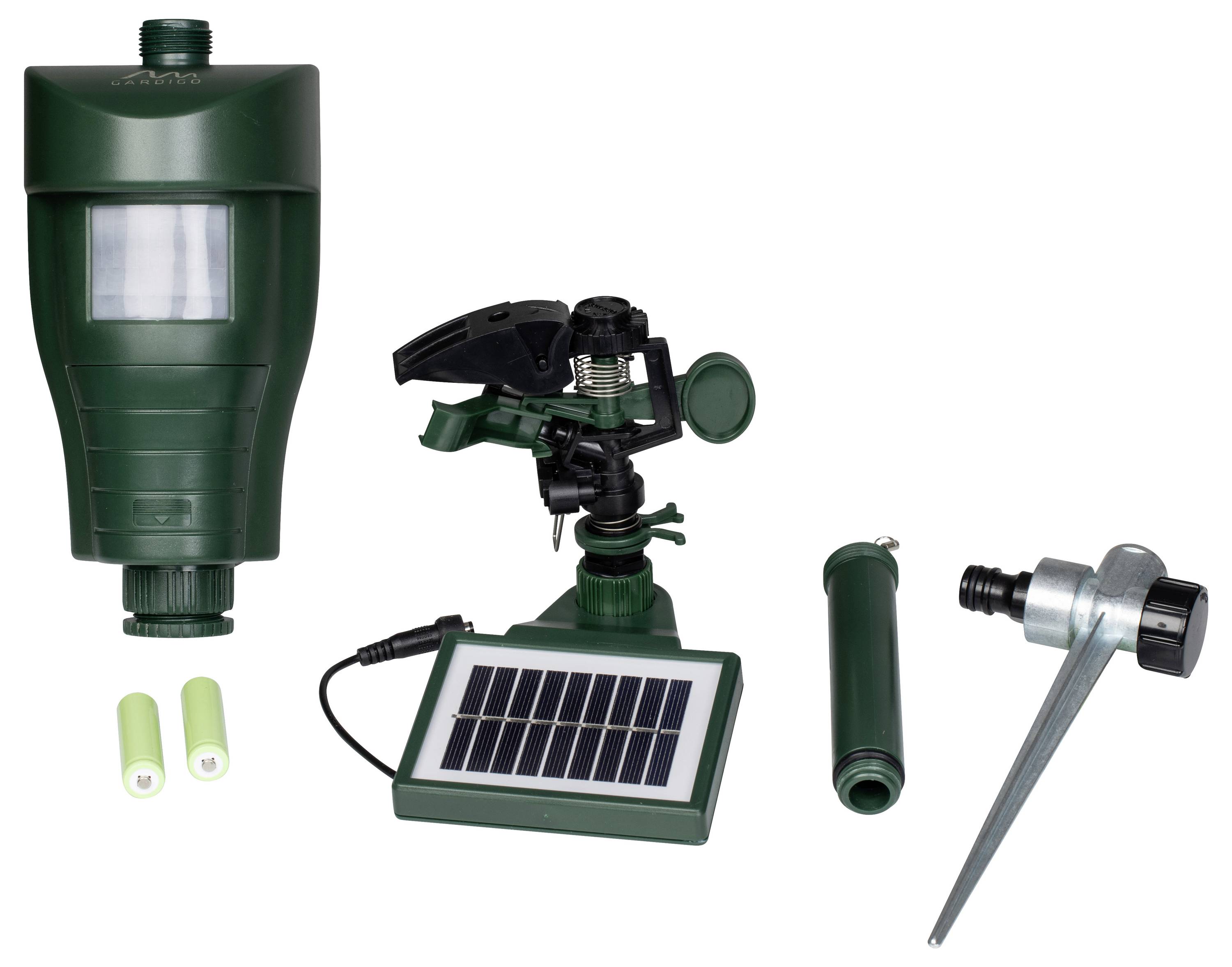 Système de dissuasion aquatique activé par le mouvement avec panneau solaire, capteur et connexion de tuyau. Deux batteries sont représentées à côté.