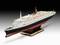 Modèle d'un grand paquebot de croisière avec une coque blanche, des accents rouges et noirs et une cheminée caractéristique, posé sur un socle en bois.