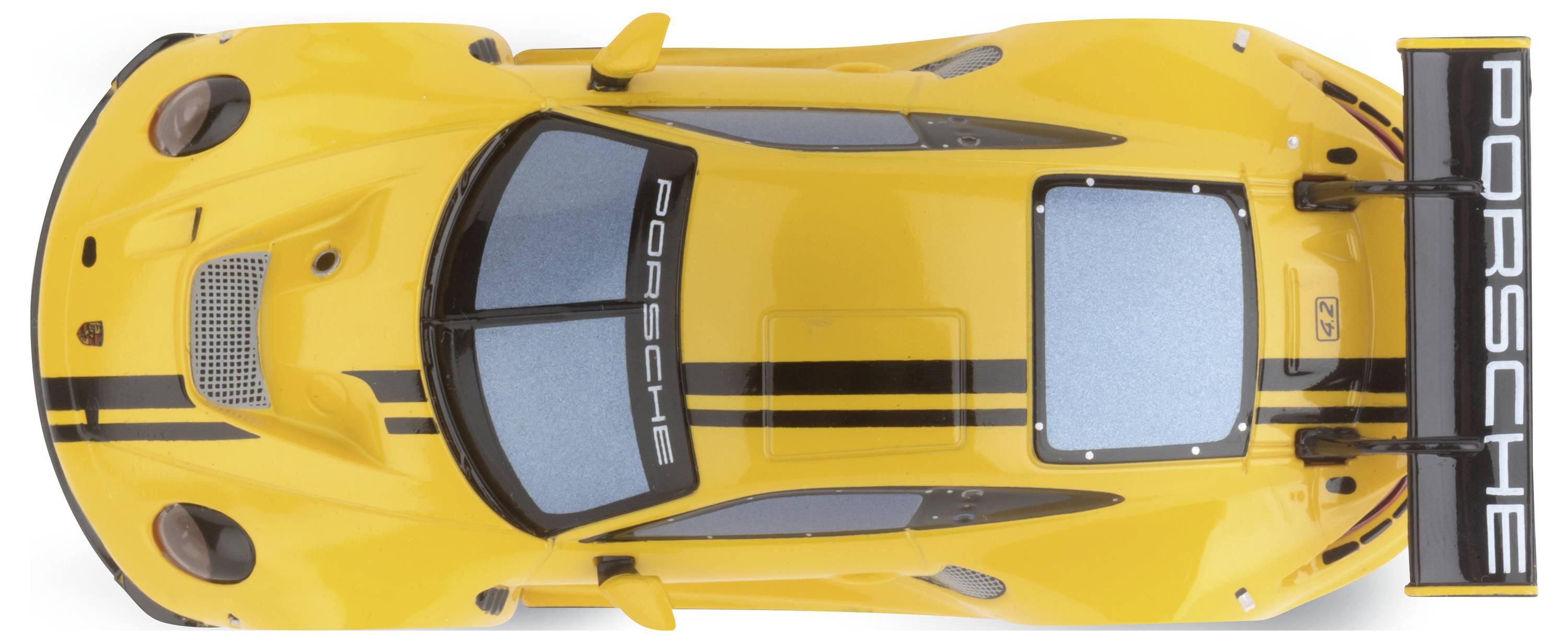 Voiture miniature jaune vue de dessus, avec le mot 'Porsche' inscrit sur le spoiler arrière.