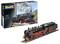Une maquette de locomotive à vapeur BR 18 505 de Revell à l'échelle 1:87. La locomotive représentée est noir et rouge avec des détails très précis.