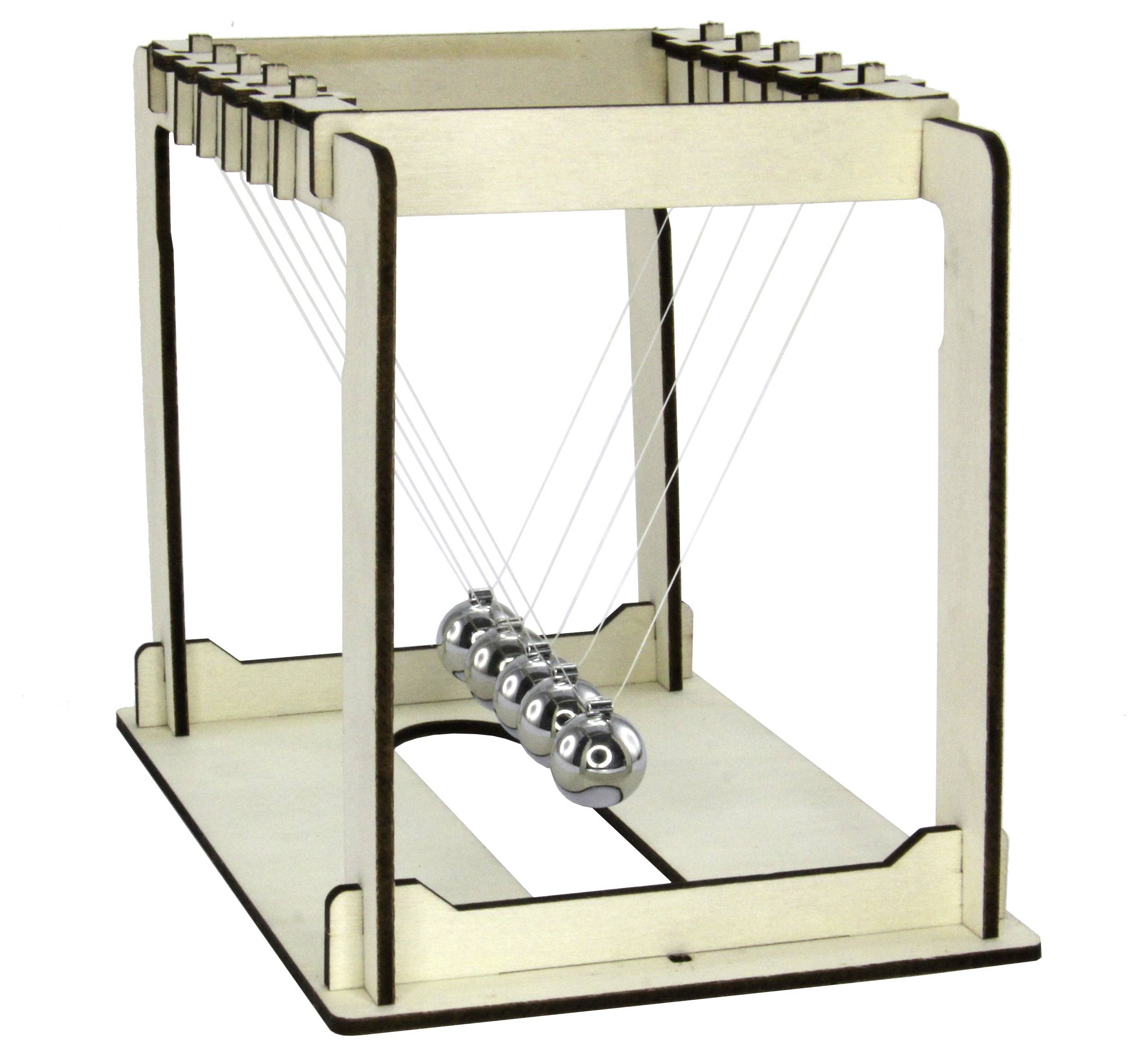 Un pendule de Newton en bois avec cinq boules métalliques suspendues à des fils. Lorsqu'une boule est lâchée, elle percute les boules suivantes.