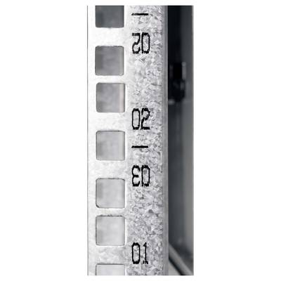 Image rapprochée d'une structure métallique avec des marquages numérotés '01', '02', '03', et des découpes en forme de grille le long de son bord.
