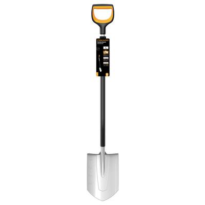 Une pelle avec une poignée ergonomique et une lame en métal robuste, adaptée aux travaux de jardinage. Étiquette de marque sur le manche.