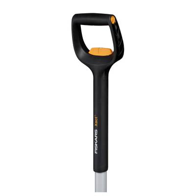Une pelle argentée avec un manche noir, adaptée aux travaux de jardinage.