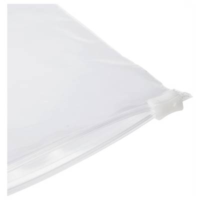 Un sac à fermeture éclair en plastique transparent posé sur un fond blanc, mettant en valeur son mécanisme de fermeture et son matériau translucide.