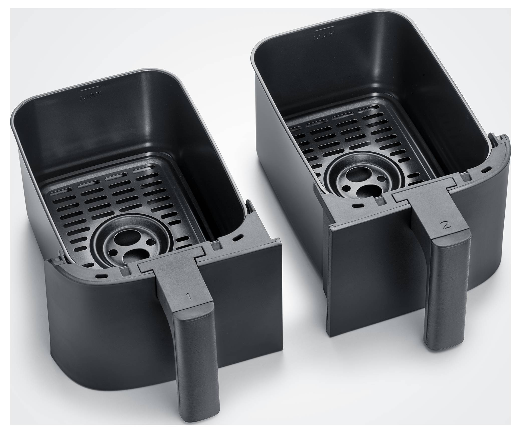 Deux paniers de friture noirs avec poignées amovibles, numérotés "1" et "2". Conviennent pour une friteuse à air chaud.