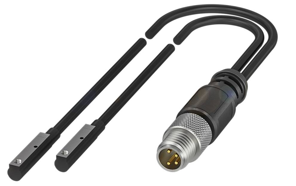 Un câble avec deux connecteurs noirs et une fiche métallique à quatre contacts dorés, adapté aux connexions électroniques.