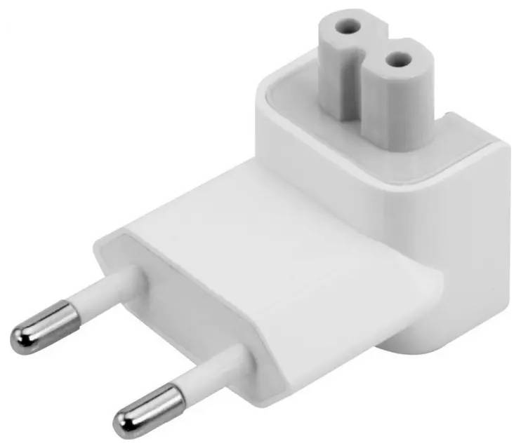 Une fiche adaptatrice blanche avec deux broches métalliques rondes en bas et deux prises femelles en haut, adaptée aux prises électriques européennes.