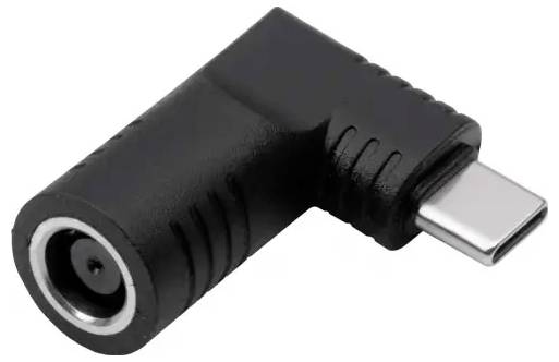 Un adaptateur noir à 90 degrés avec connecteur USB-C et prise DC, adapté pour connecter des appareils avec différents types de connexions.