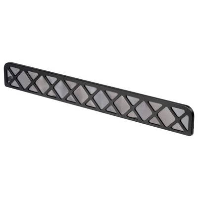 Une grille de ventilation en plastique noir de forme rectangulaire, présentant un motif en X à l'intérieur, probablement utilisée pour la circulation de l'air ou comme élément décoratif.