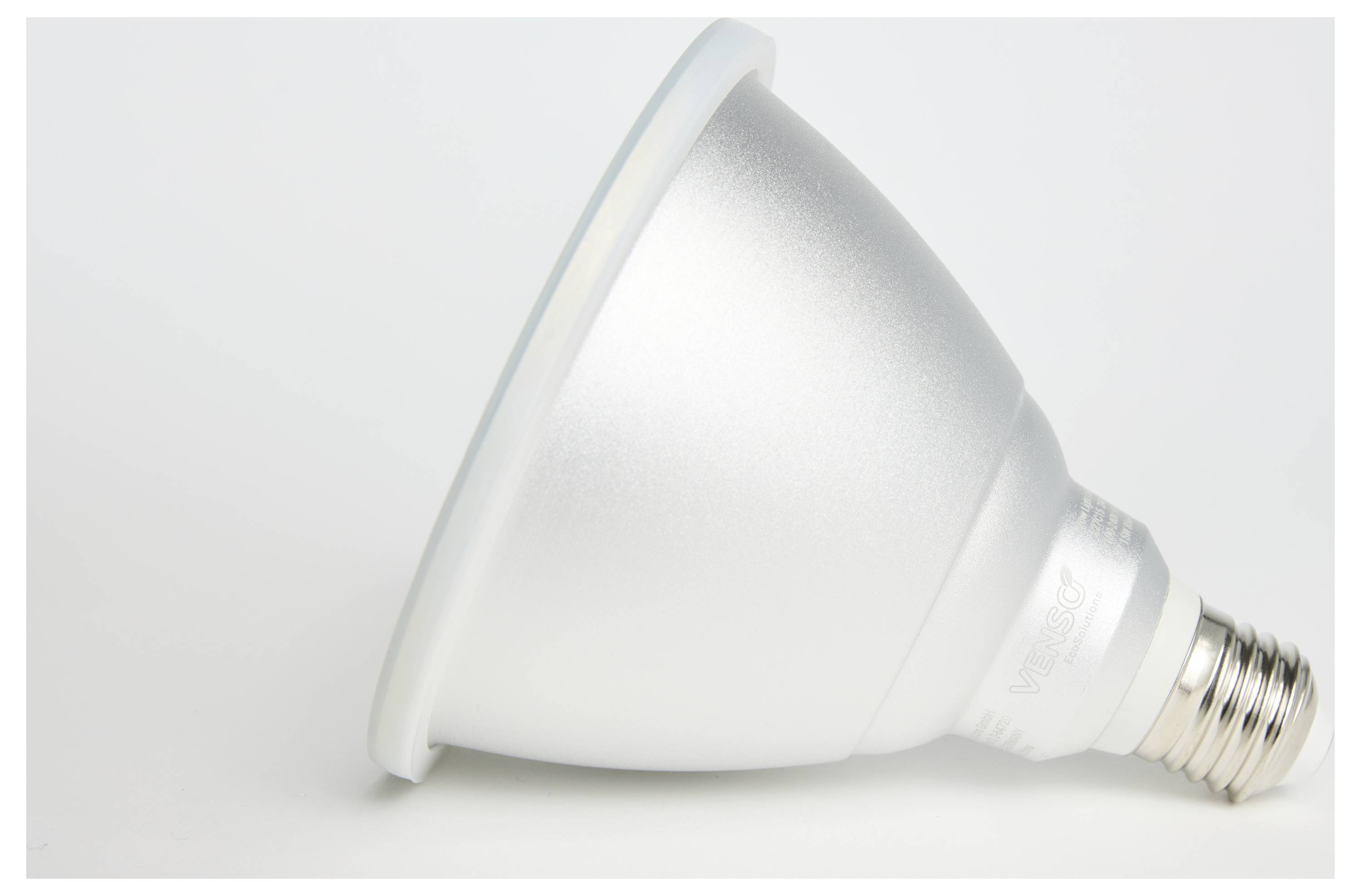 Une lampe LED argentée est posée sur le côté. Elle a un culot à vis standard. La surface est mate.