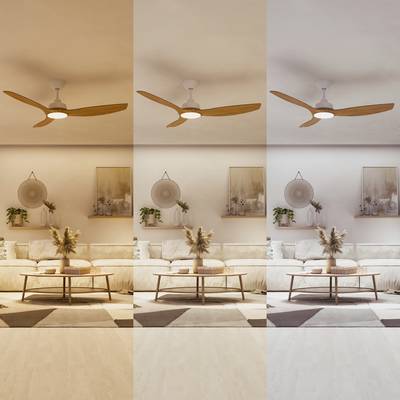 Trois scénarios d'éclairage différents dans un salon avec ventilateur et canapé, comparant l'atmosphère et l'intensité lumineuse.