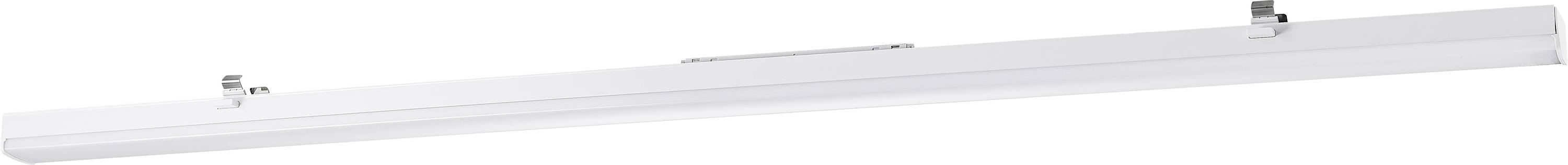 Luminaire LED blanc, rectangulaire et allongé, fixé au plafond blanc par deux crochets métalliques. Adapté pour l'éclairage uniforme des espaces.