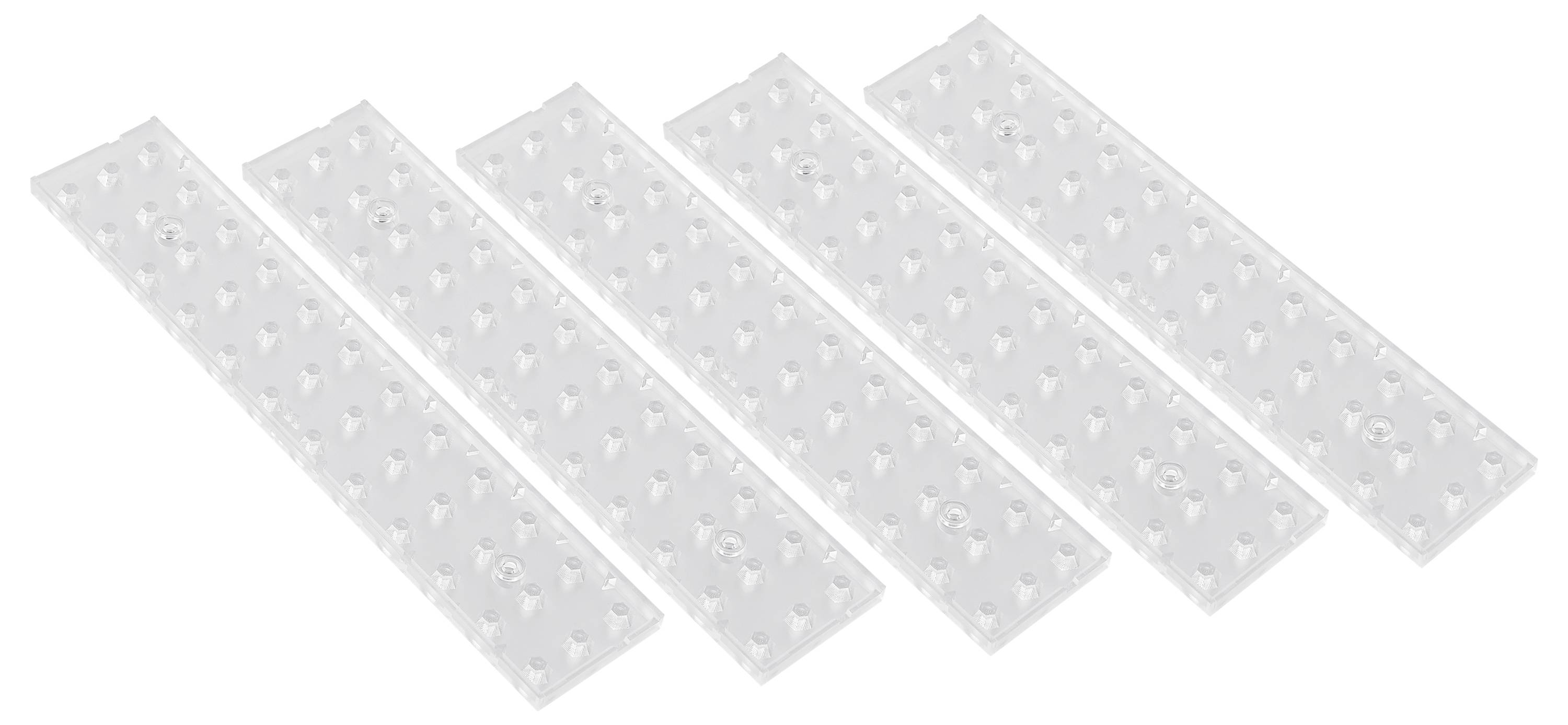 Cinq bandes rectangulaires transparentes en plastique avec une disposition uniforme de points, possiblement pour un usage antidérapant.