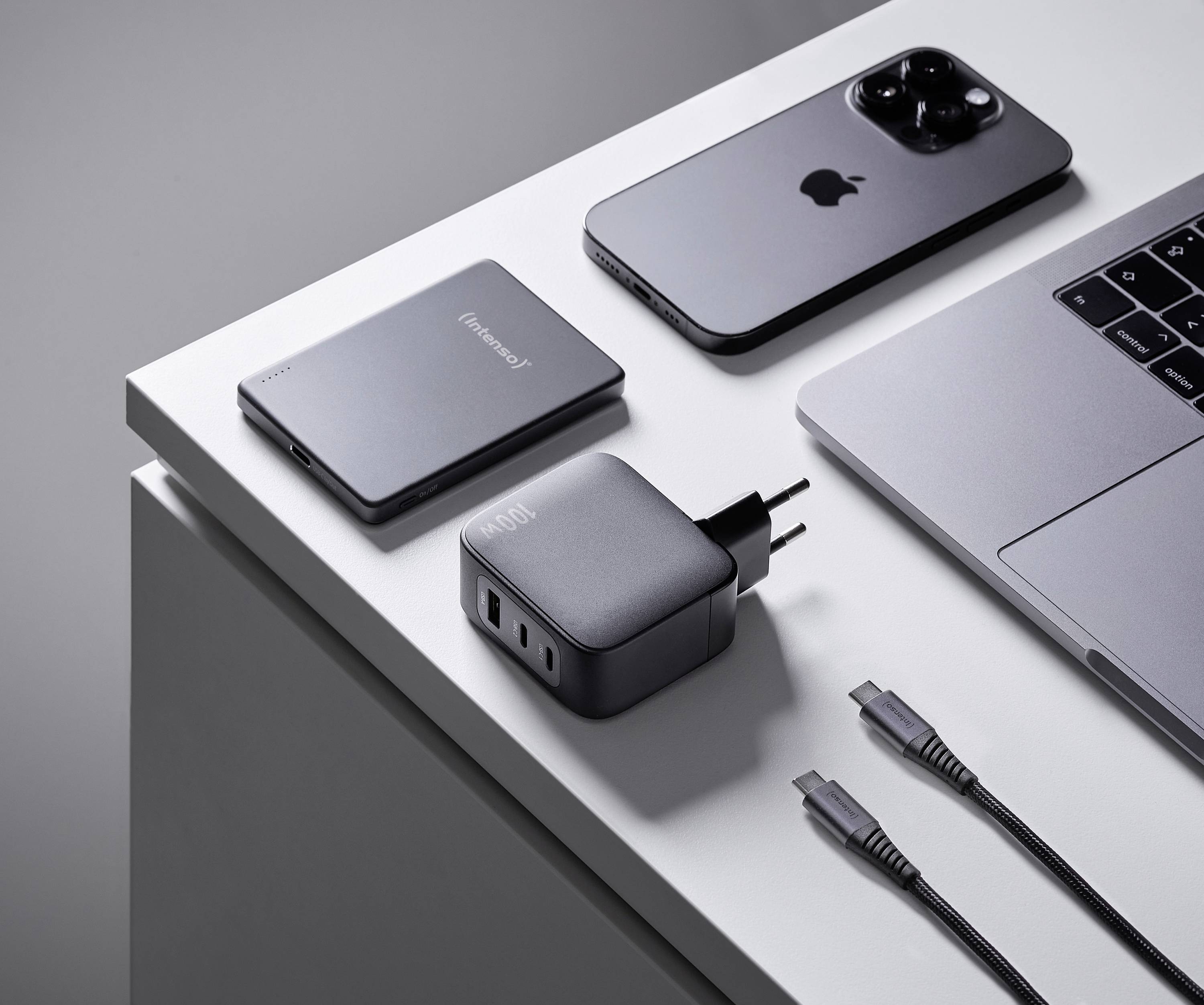 Intenso W100ACC+C520C black Chargeur USB 100 W 2x USB-C®, 1x USB-A noir-9
