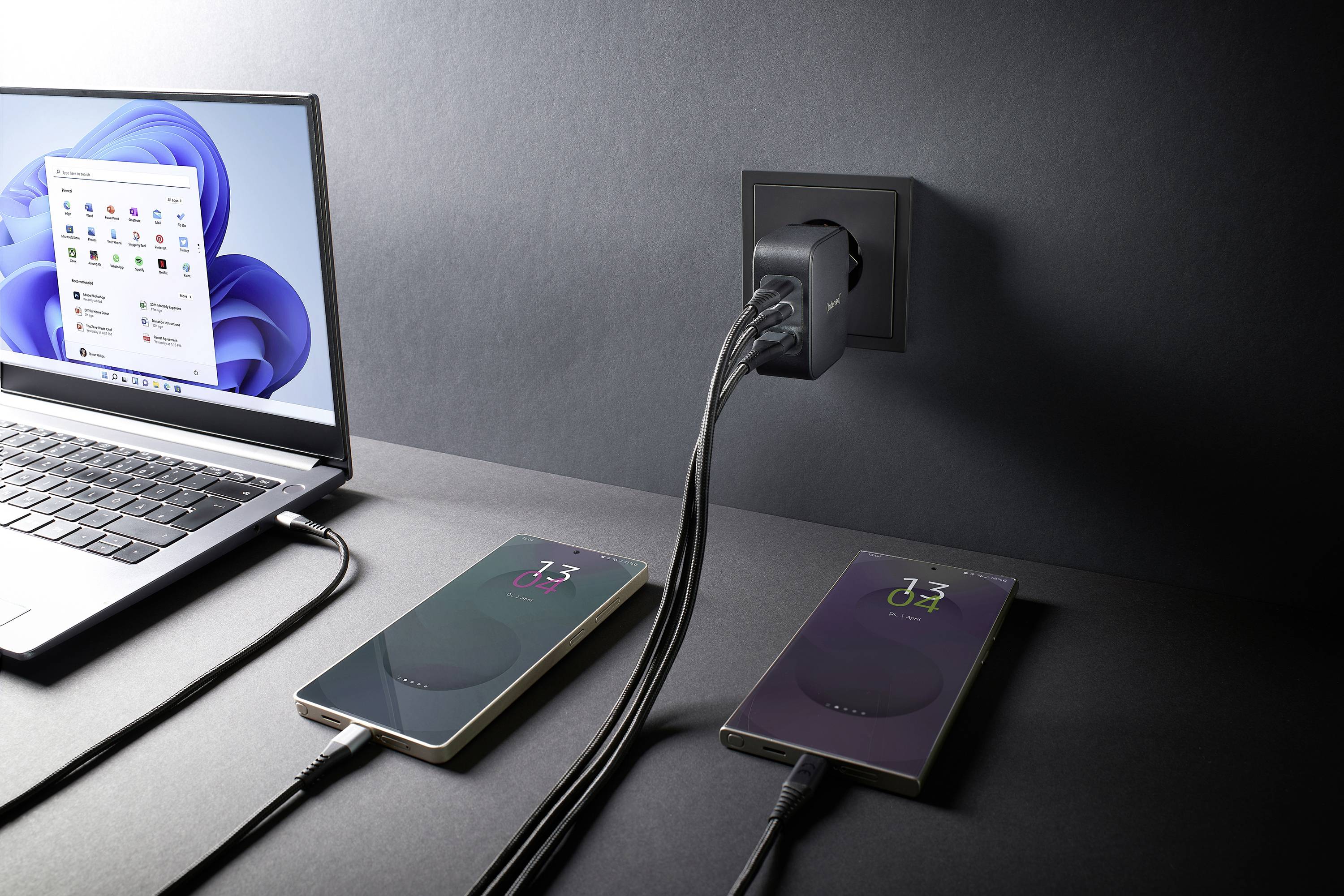 Intenso W100ACC+C520C black Chargeur USB 100 W 2x USB-C®, 1x USB-A noir-10