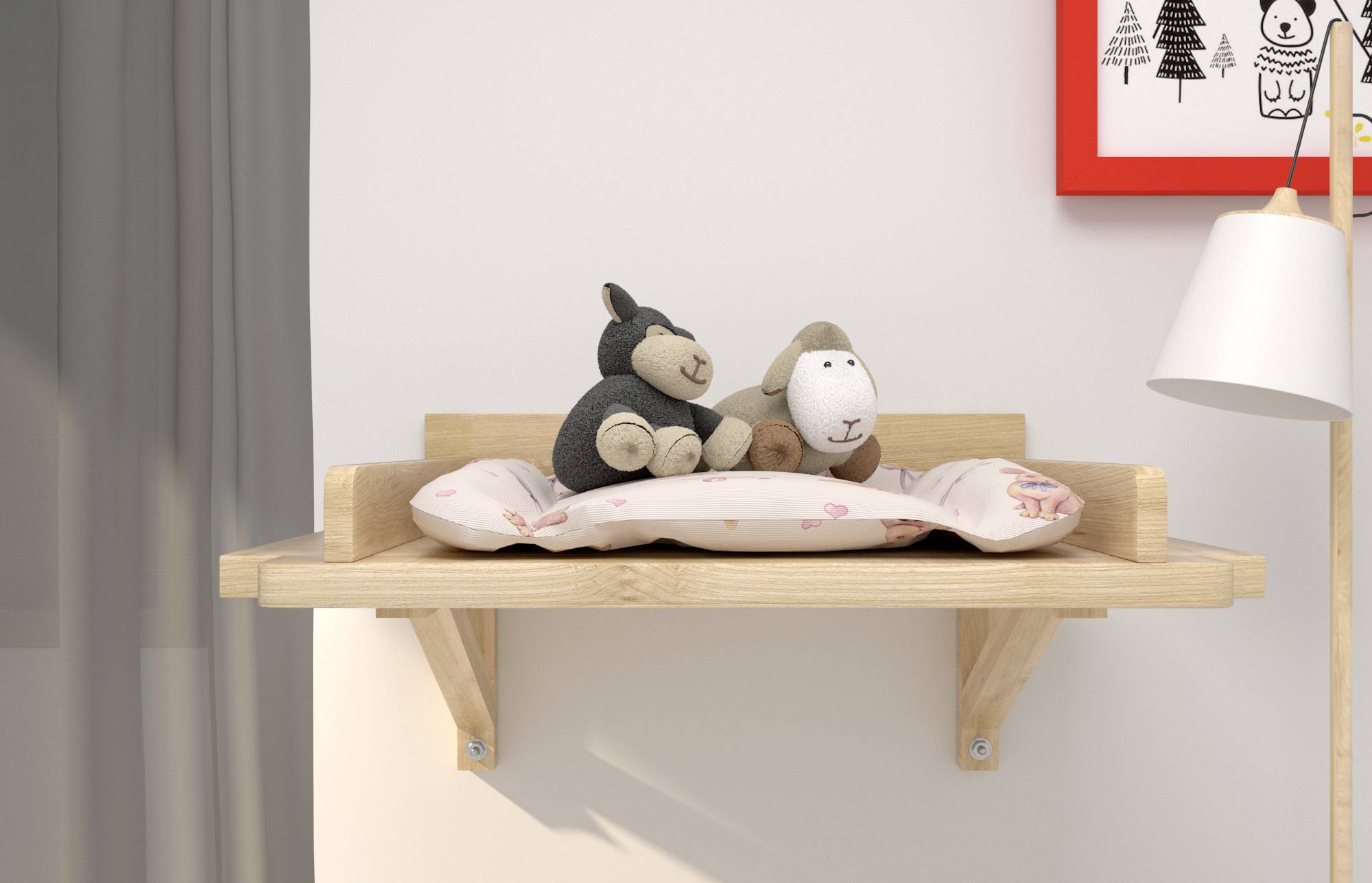 Deux peluches, un mouton et un âne, sont posés sur une étagère en bois avec un coussin rose. Une lampe et un cadre photo sont à proximité.