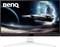 Un jeu vidéo sur le thème de l'espace est affiché sur un moniteur 'BenQ', montrant un vaisseau spatial volant dans un ciel étoilé et orageux avec une planète visible.