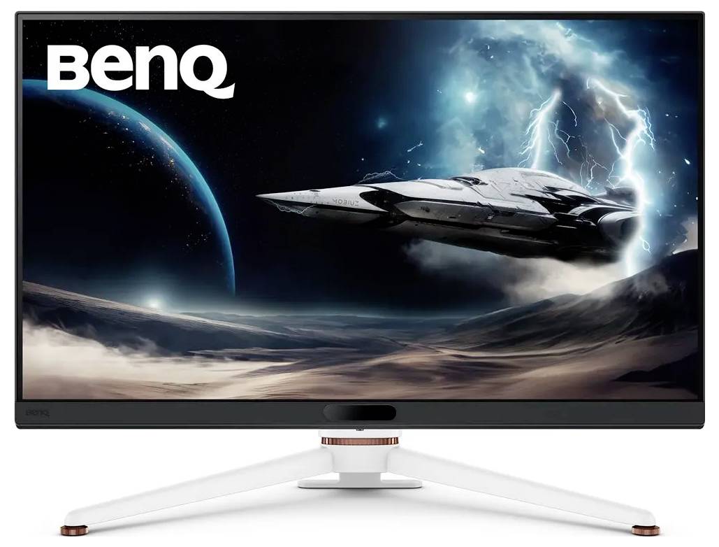 Moniteur de jeu BenQ affichant une scène spatiale avec un vaisseau spatial et des éclairs, mettant en évidence ses couleurs vives et ses capacités d'affichage immersives.