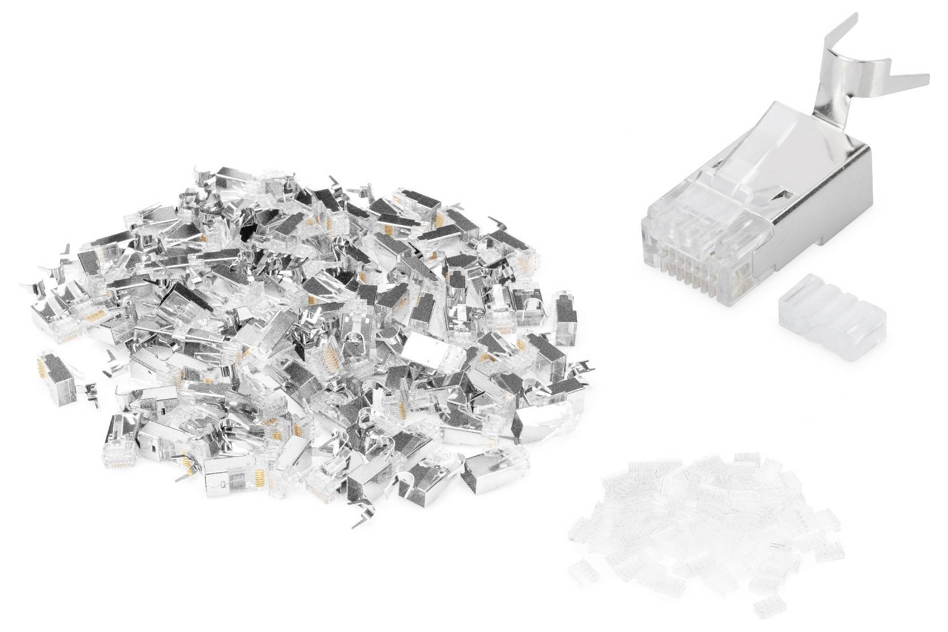 Pile de connecteurs Ethernet métalliques sur la gauche avec un connecteur unique et de petits morceaux de plastique sur la droite.