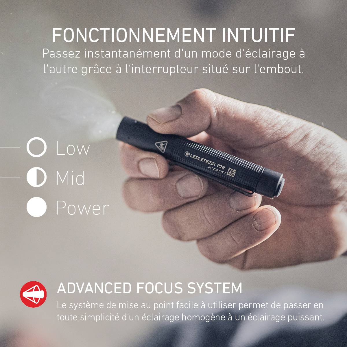 Une main tient une lampe de poche avec un affichage des modes : Low, Mid, Power. Le texte décrit un système de commande simple et de focalisation.