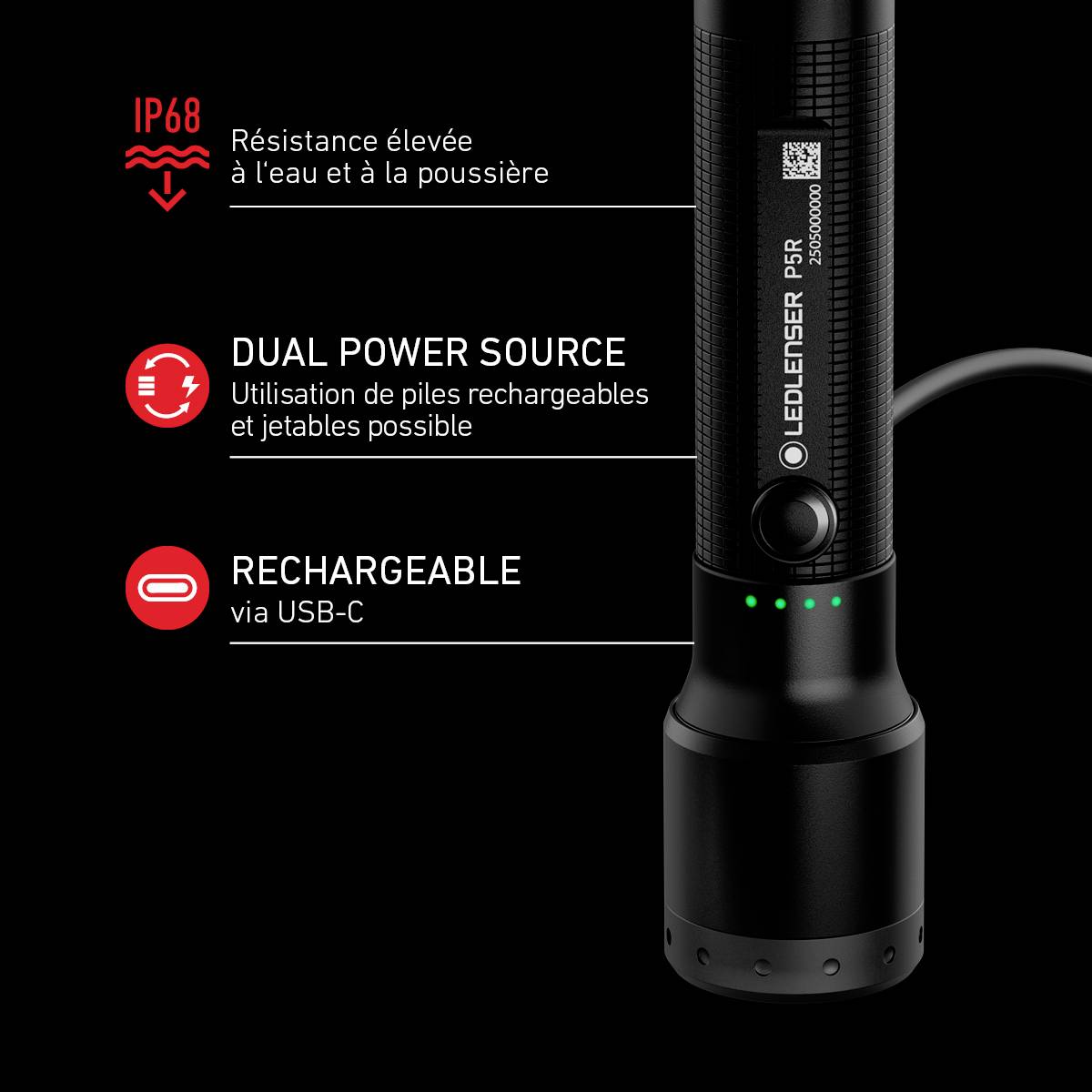 Une lampe de poche noire avec affichage LED dispose de 'Double source d'alimentation', 'Protection IP68' et est 'rechargeable'.