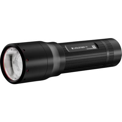 Une lampe de poche LED noire avec une poignée texturée et une lentille visible, portant l'étiquette « LED LENSER P7 ».