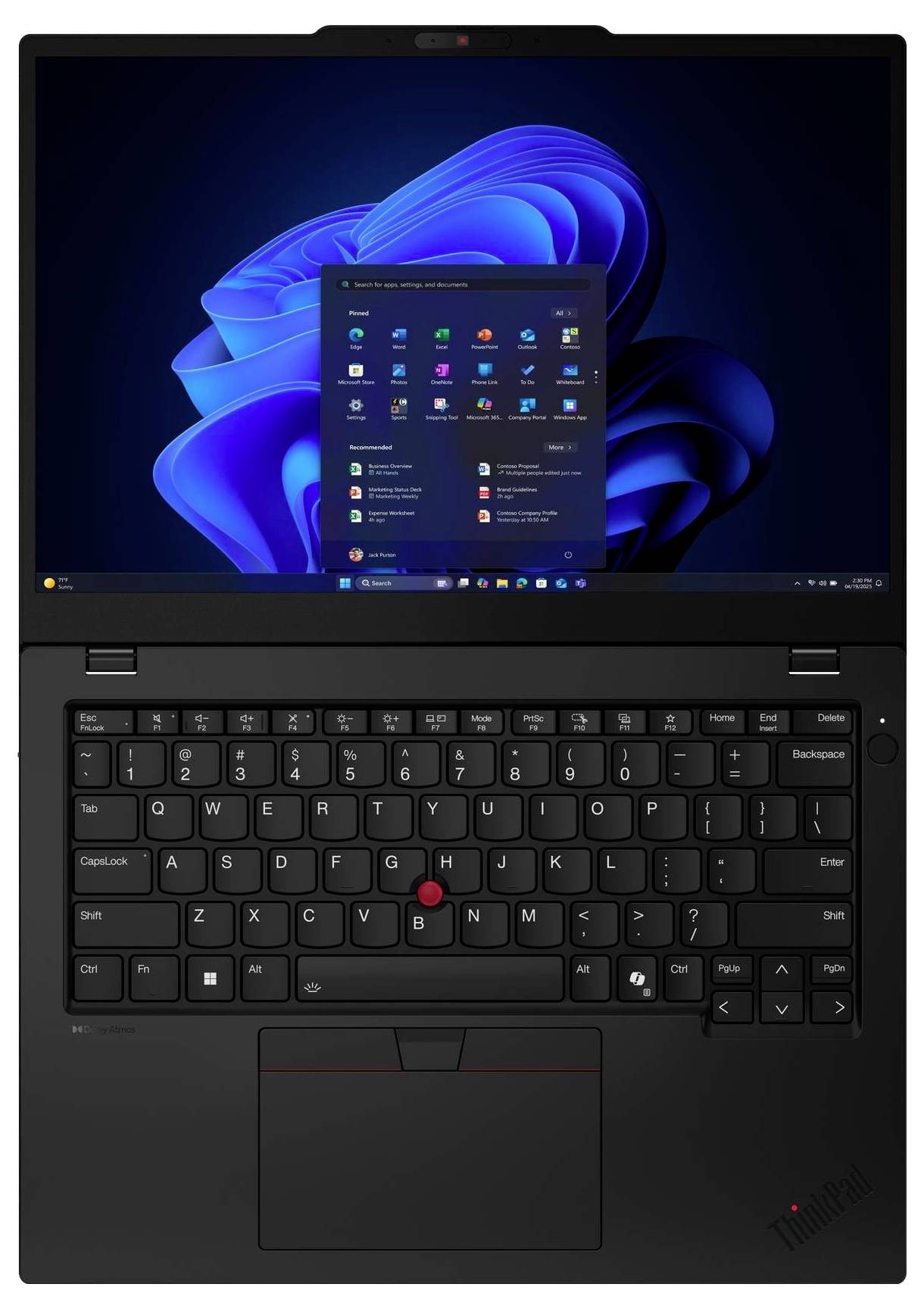 Un ordinateur portable noir affichant le menu de démarrage de Windows 11 sur son écran, montrant des applications et des paramètres sur un fond d'écran abstrait bleu.