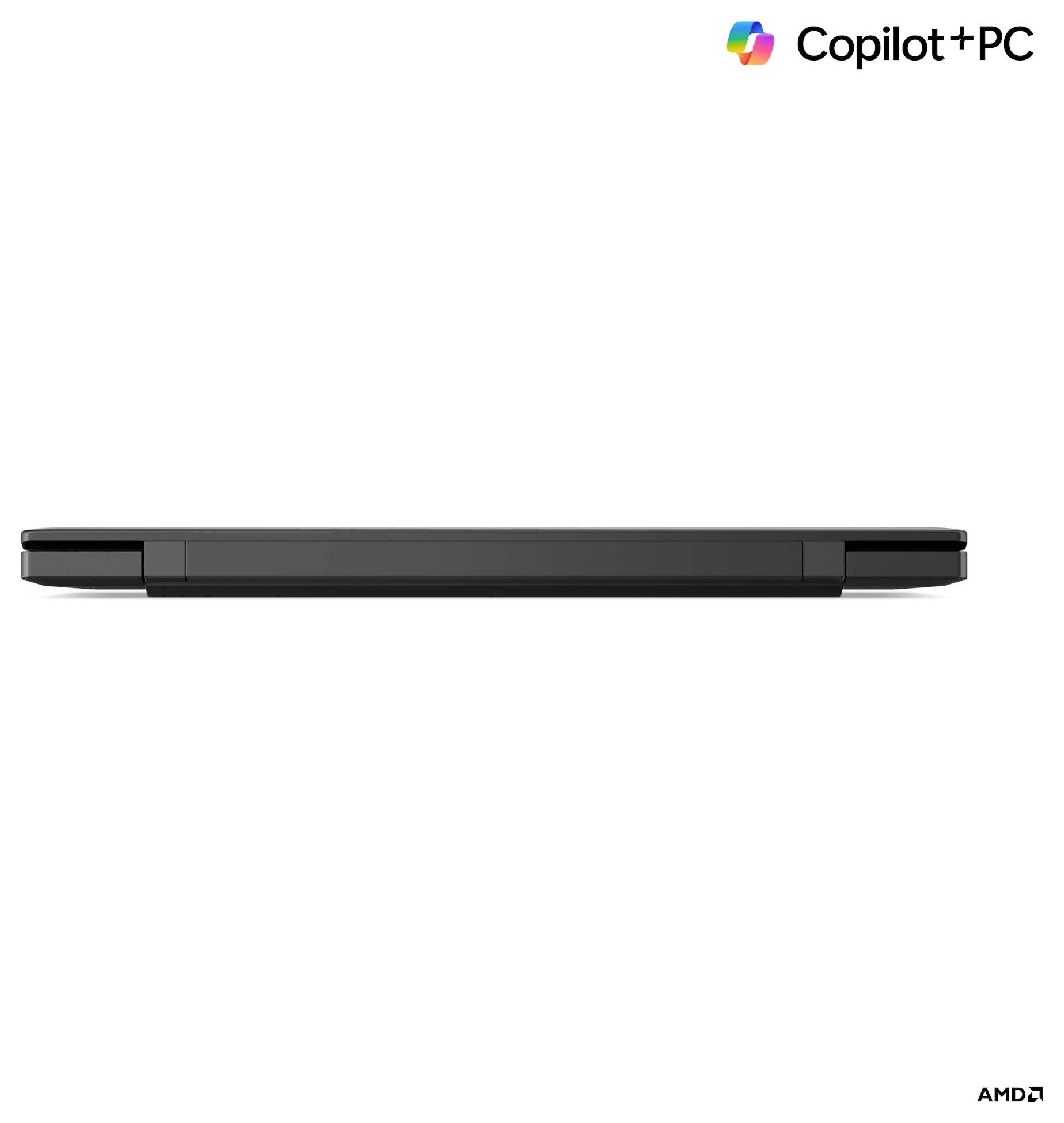 Un ordinateur portable fin, fermé, vu de côté, avec le logo « Copilot + PC » dans le coin, illustrant un design minimaliste.