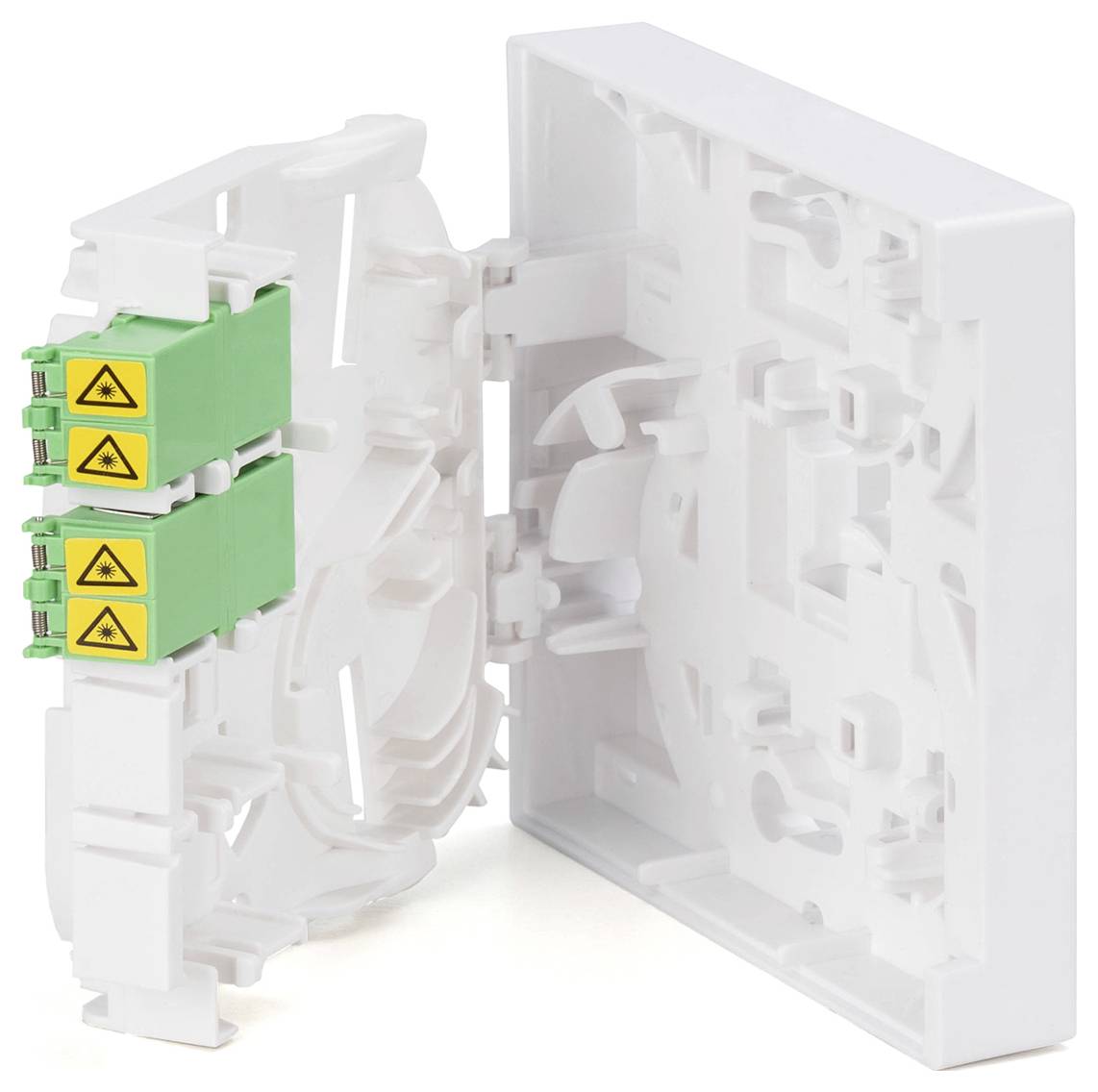 Boîte de distribution optique murale en plastique blanc avec trois adaptateurs SC/APC verts et des symboles de mise en garde. Le boîtier est ouvert, montrant les connecteurs.