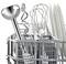 Un panier de lave-vaisselle contient divers ustensiles de cuisine, dont un accessoire de mixeur plongeant, un fouet et un tire-bouchon, prêts à être nettoyés.