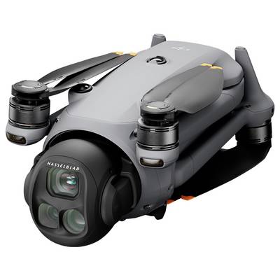 Un drone compact et plié, doté de deux caméras et de quatre hélices, arborant un design gris élégant. Le nom de la marque 'Hasselblad' est visible sur l'objectif de la caméra.