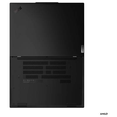 Vue du dessous d'un ordinateur portable Lenovo fermé montrant les grilles de ventilation et les logos de marque sur une surface noire, présentant la technologie AMD.