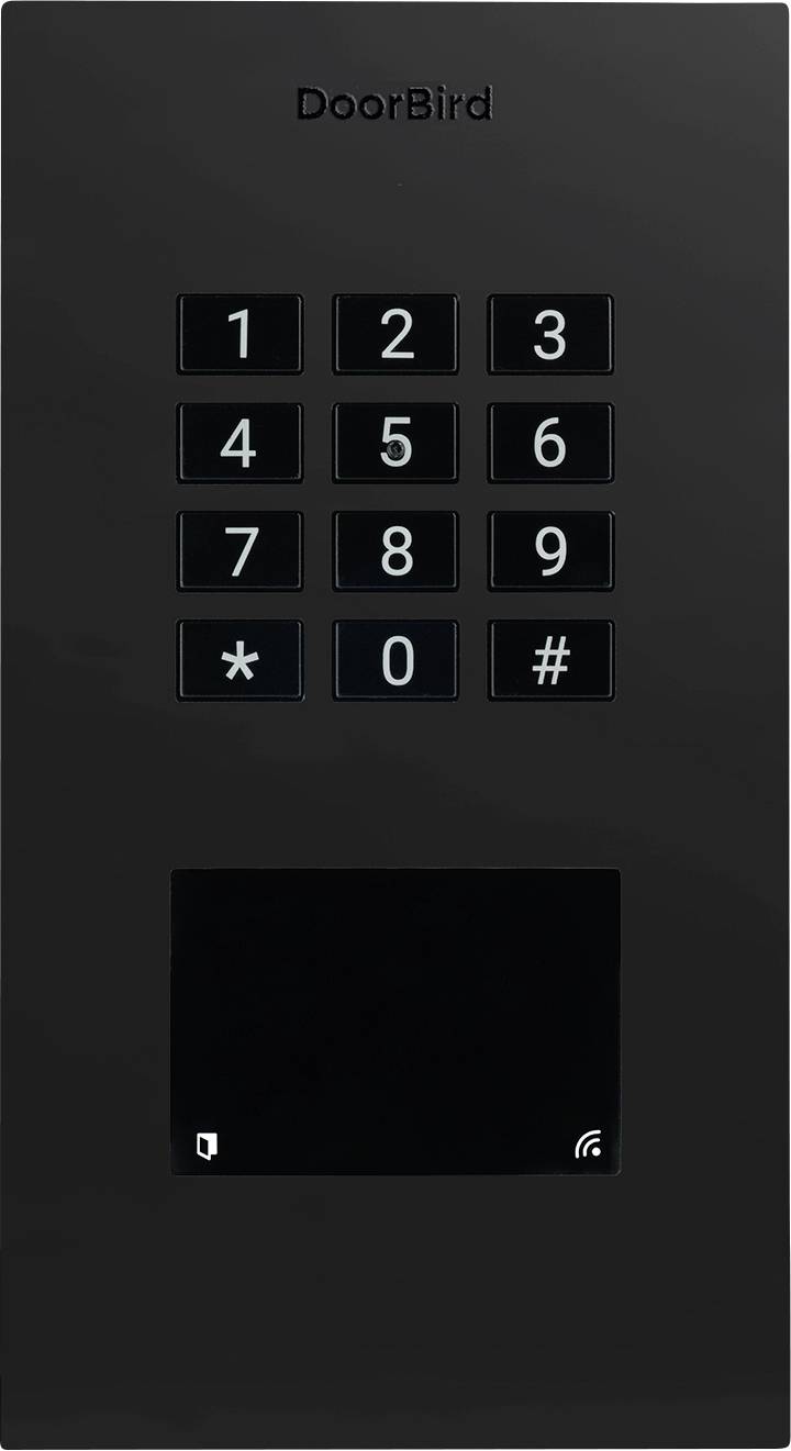 Un clavier noir avec des chiffres et des symboles, doté d'un petit écran en dessous. En haut, on peut lire « DoorBird ».
