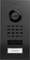 Un interphone DoorBird noir présente un objectif de caméra en haut et une plaque nominative en bas indiquant 'S. Martin'.
