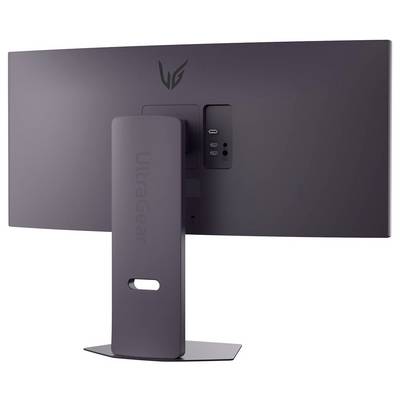 Un écran d'ordinateur élégant et large, vu de dos, montrant deux ports USB et une console étiquetée « UltraGear » sur le socle.