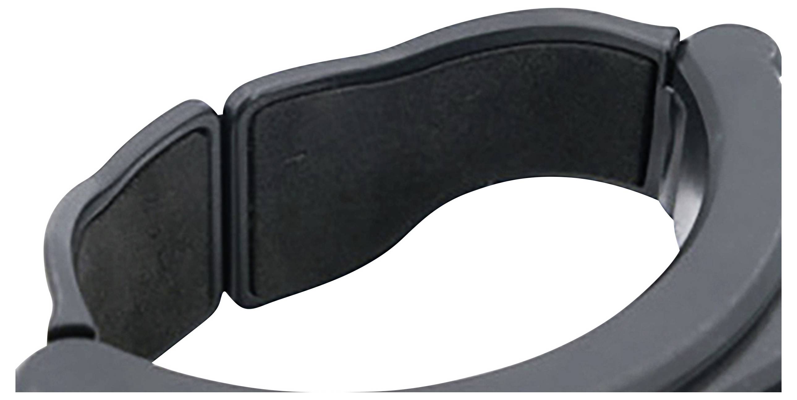 Un gros plan d'un collier de serrage circulaire noir avec un rembourrage sur la surface intérieure, utilisé pour fixer solidement des objets tels que des tuyaux ou des câbles.