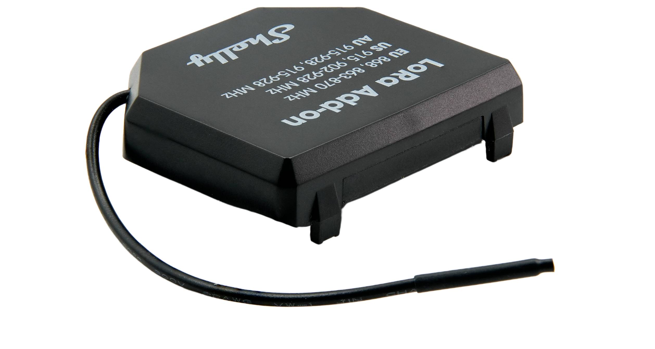 Un petit dispositif d'extension LoRa noir avec une antenne dépassante, étiqueté avec des spécifications techniques, utilisé pour la communication sans fil.