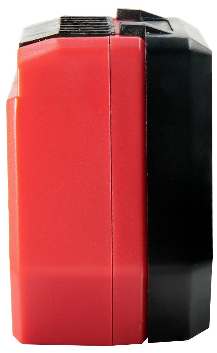 Un gros plan latéral d'une batterie d'outil électrique rouge et noire, mettant en valeur sa forme rectangulaire et sa section de contrôle avec les détails des boutons.
