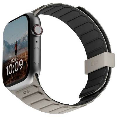 Une montre connectée avec un écran rectangulaire affichant l'heure '10:09' et une personne qui court dans un paysage montagneux sur l'écran.