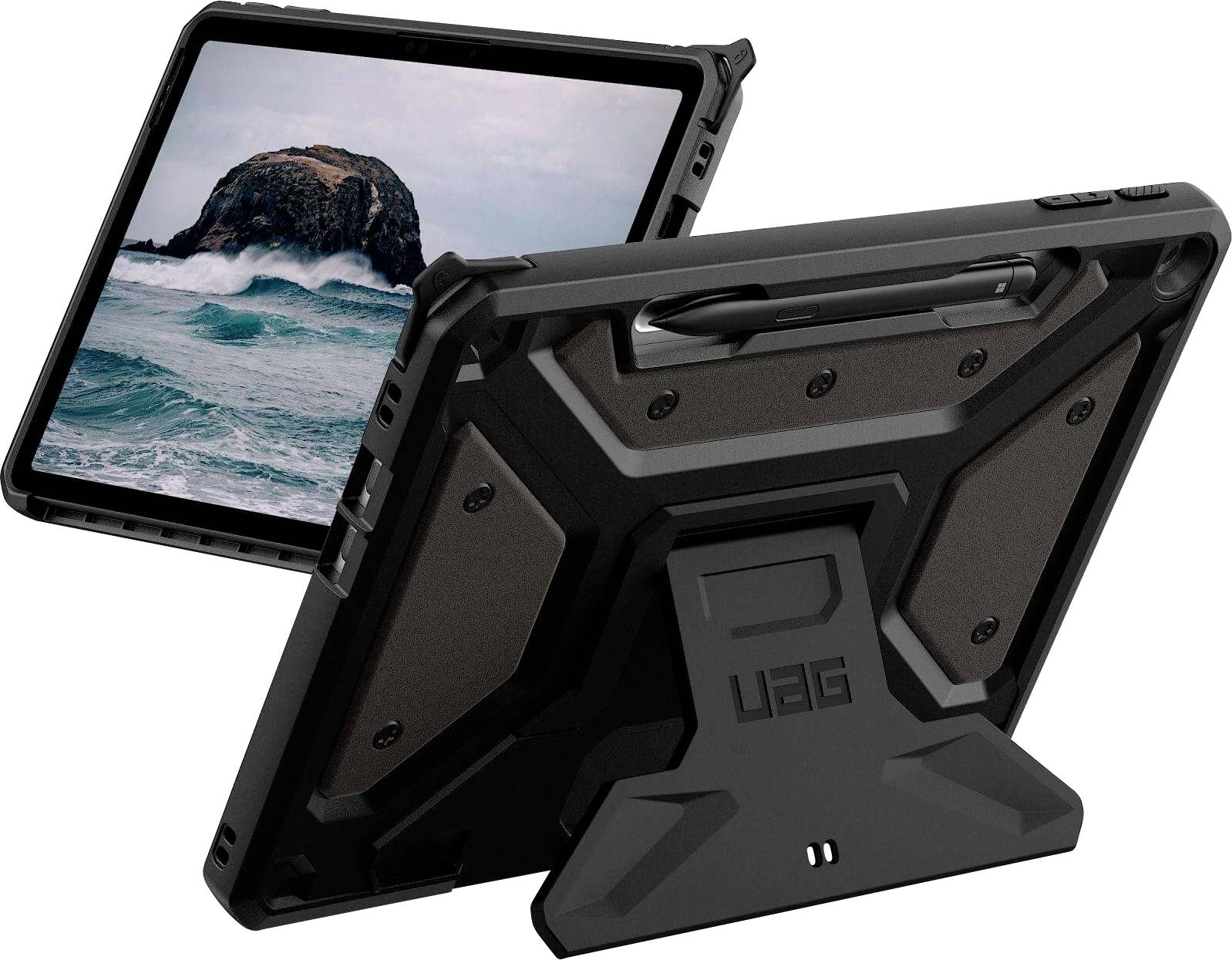Deux étuis robustes pour tablettes avec supports, l'un montrant l'écran d'une tablette avec une image d'océan et de rochers, mettant en évidence la durabilité et la fonctionnalité.