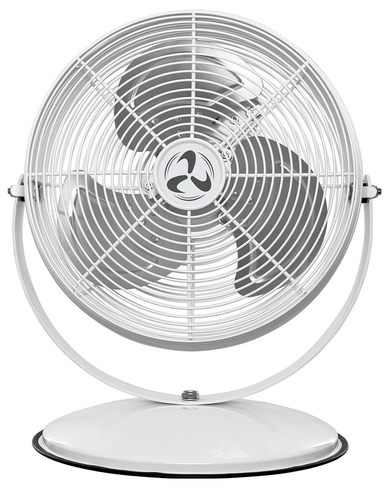 Un ventilateur de bureau métallique avec trois pales noires, enfermé dans une grille circulaire blanche. Le ventilateur est placé verticalement sur une petite base ronde.
