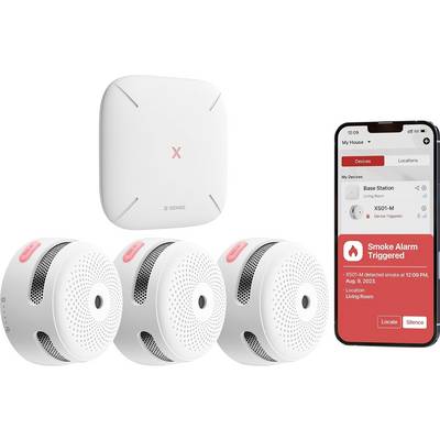 Système de détecteurs de fumée comprenant trois dispositifs circulaires, une station de base carrée et une interface d'application mobile indiquant « Alarme incendie déclenchée ».