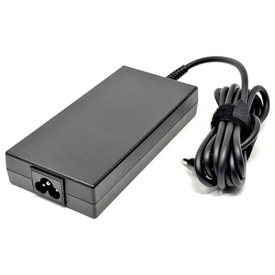 'Adaptateur secteur noir avec prise, relié à un cordon enroulé et une fiche. Utilisé pour les appareils électroniques.'
